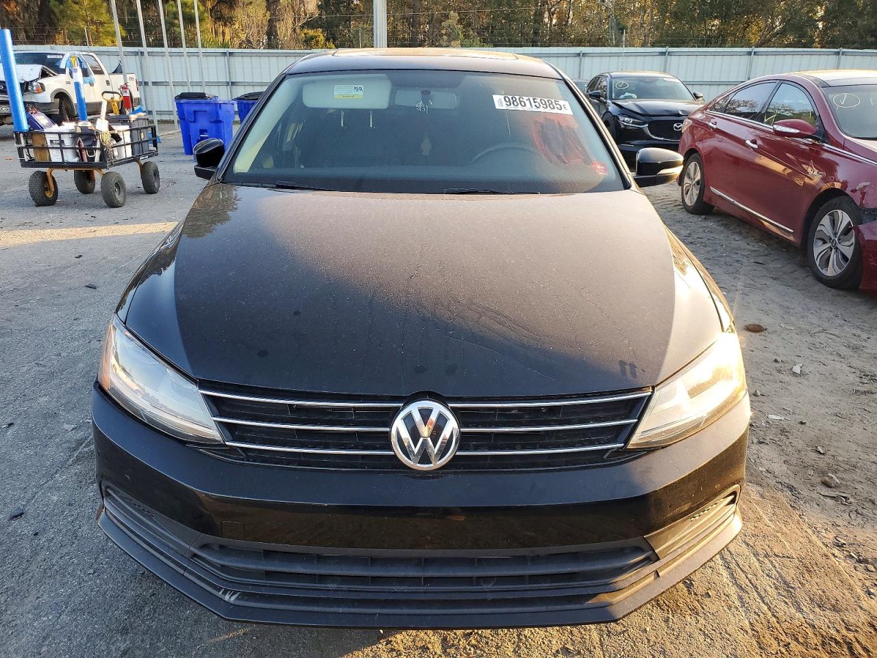 2017 VOLKSWAGEN JETTA SE photo 5