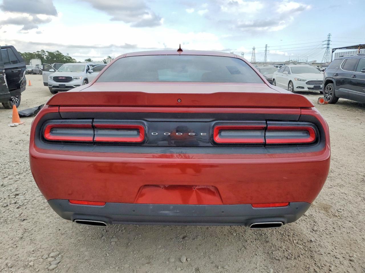 2016 DODGE CHALLENGER SXT photo 11