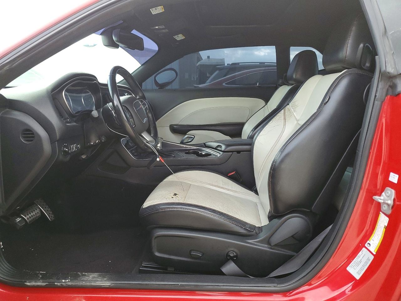 2016 DODGE CHALLENGER SXT photo 13