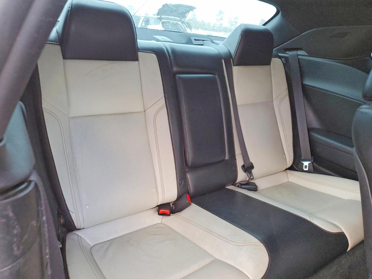 2016 DODGE CHALLENGER SXT photo 19