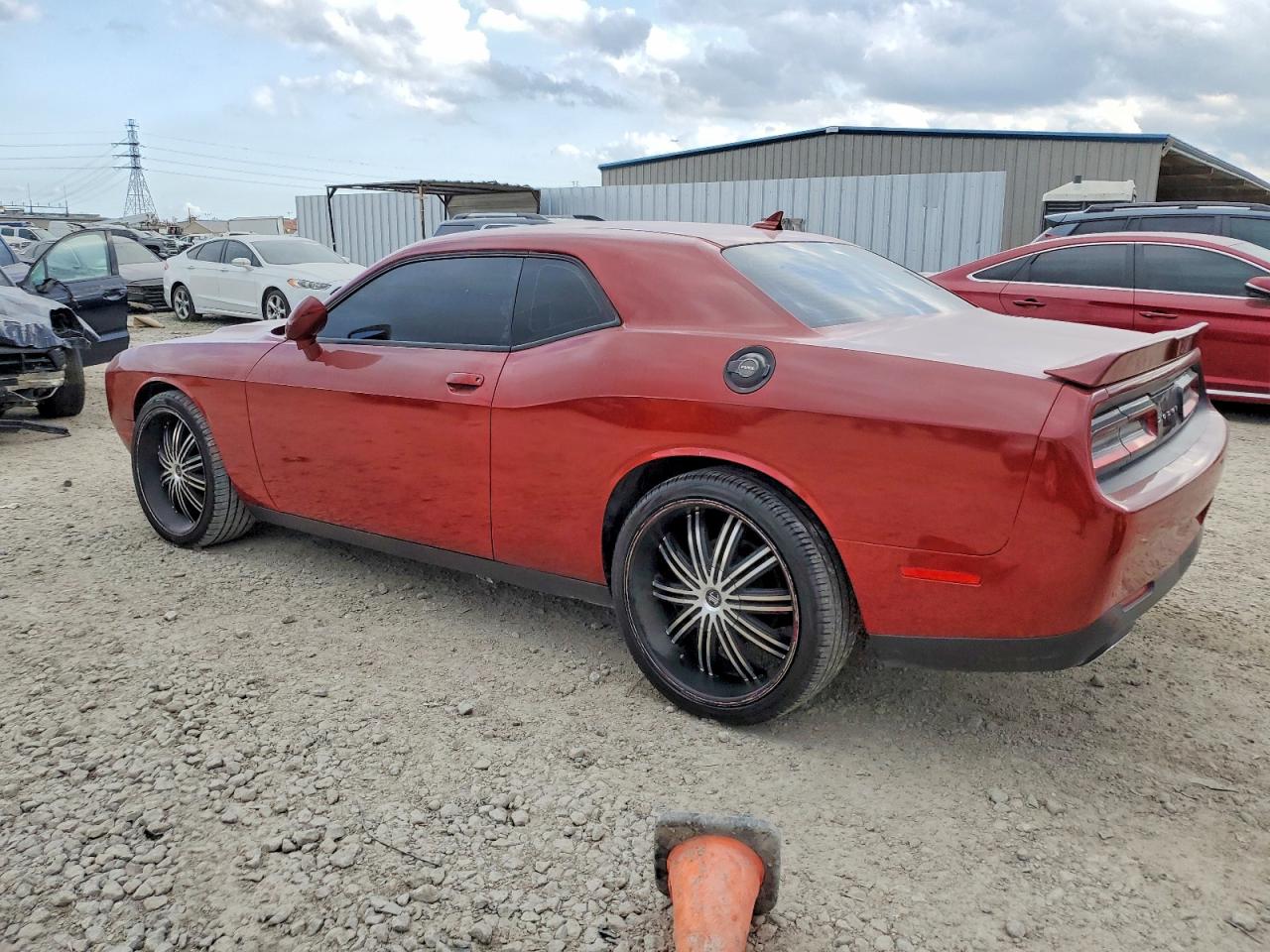 2016 DODGE CHALLENGER SXT photo 3