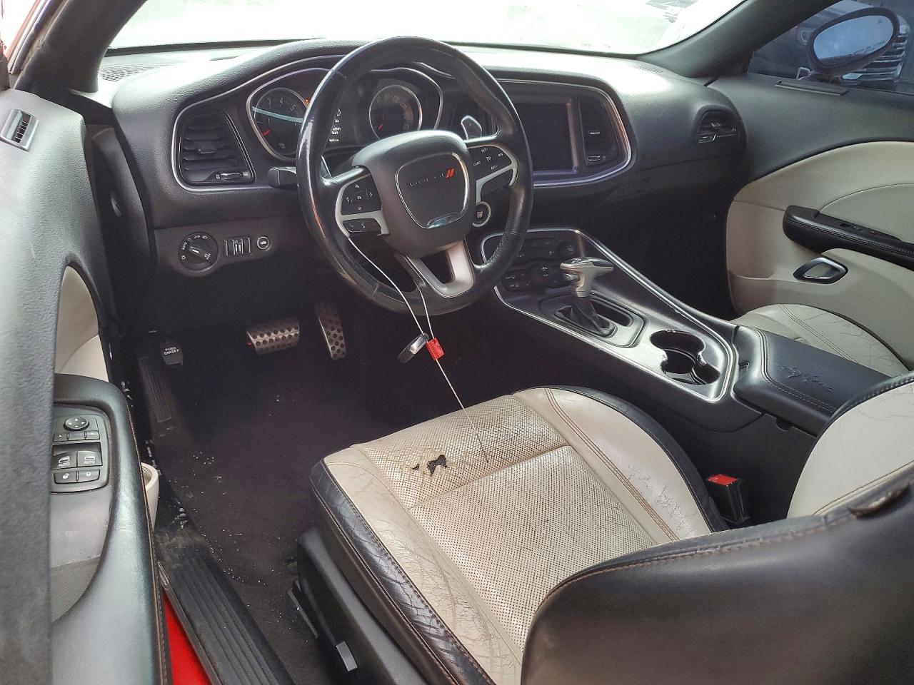 2016 DODGE CHALLENGER SXT photo 15