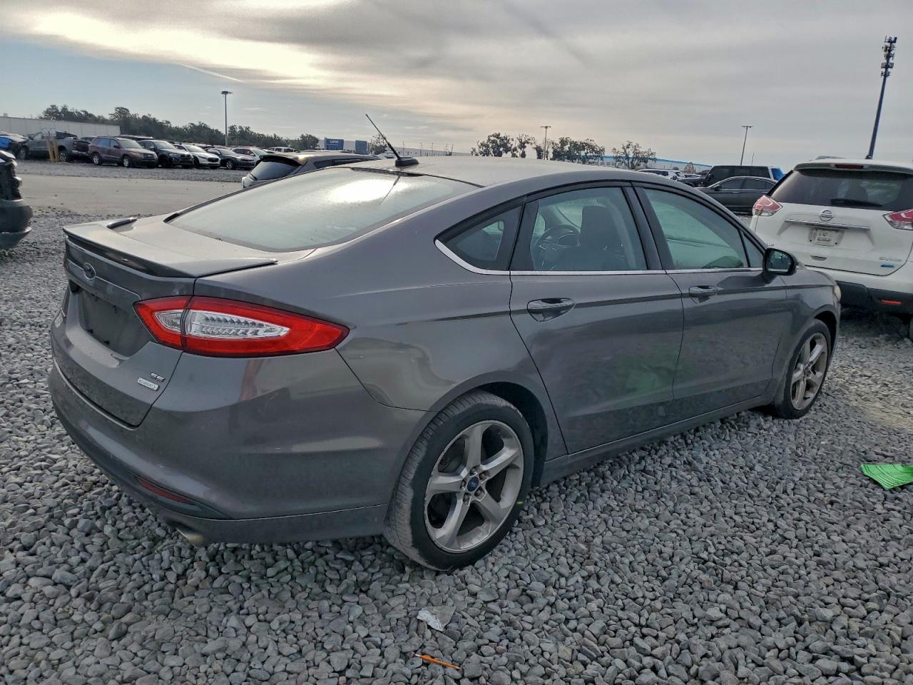 2014 FORD FUSION SE photo 5