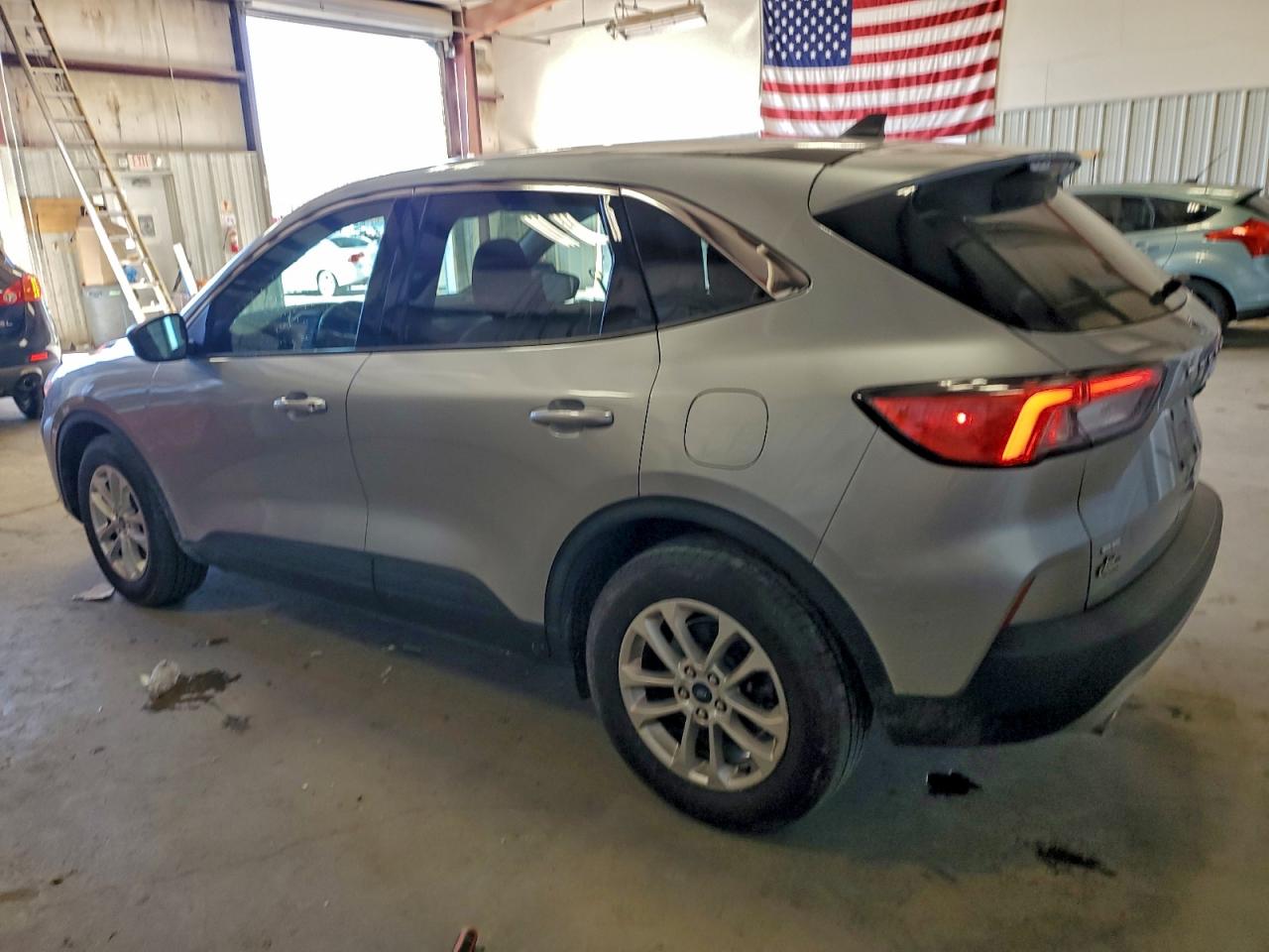 2022 FORD ESCAPE SE photo 2