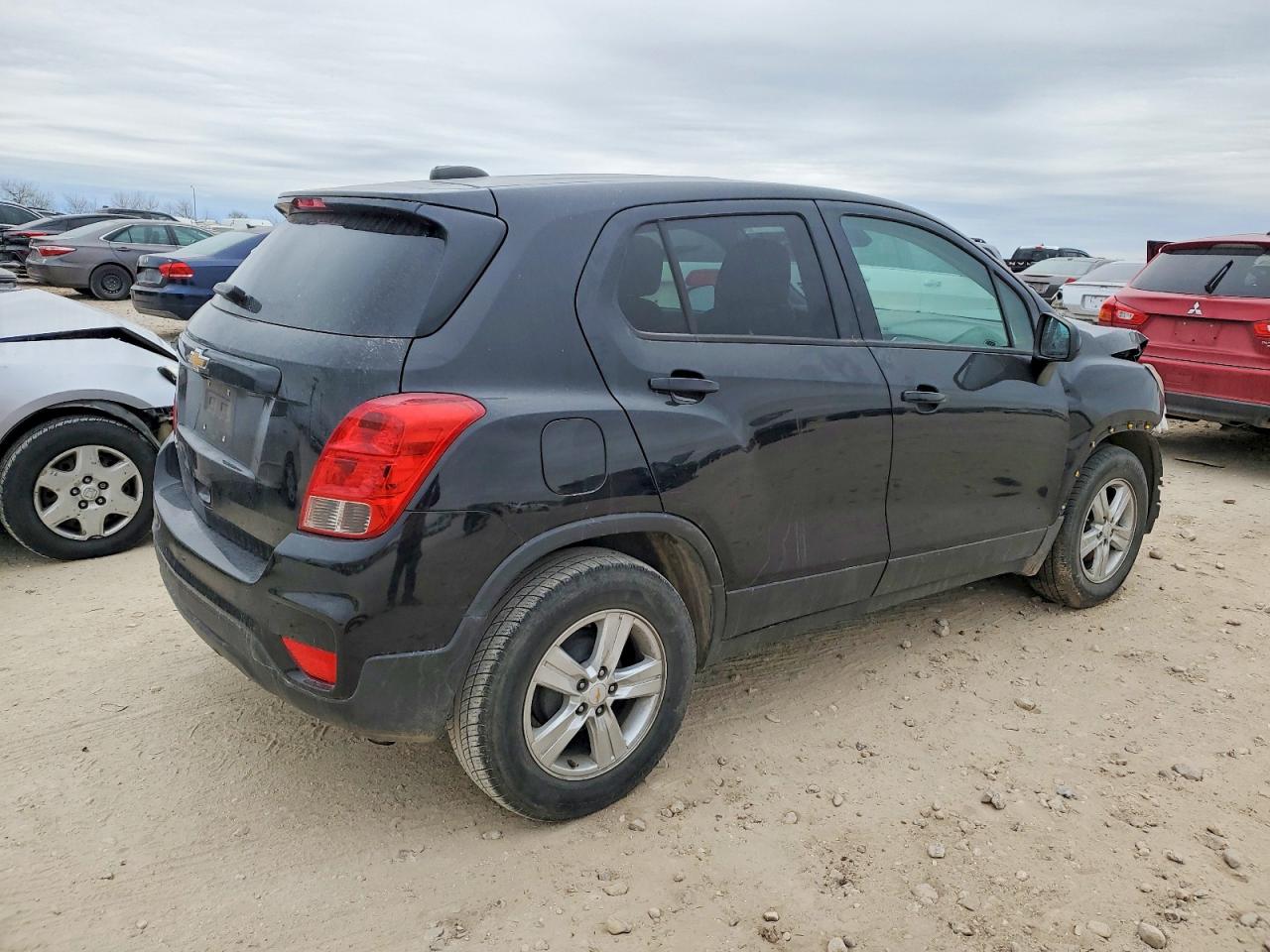 2021 CHEVROLET TRAX LS photo 3