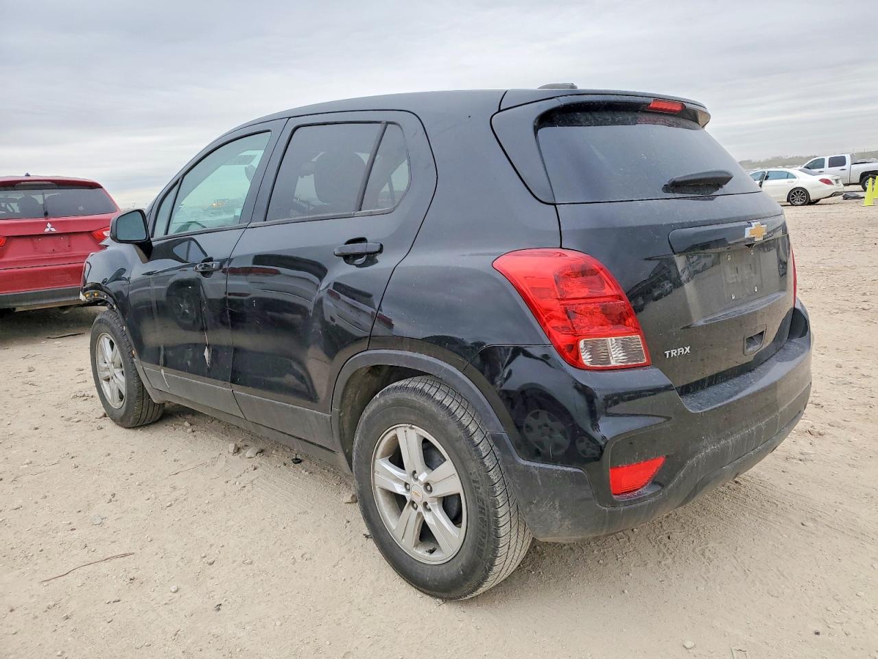 2021 CHEVROLET TRAX LS photo 2