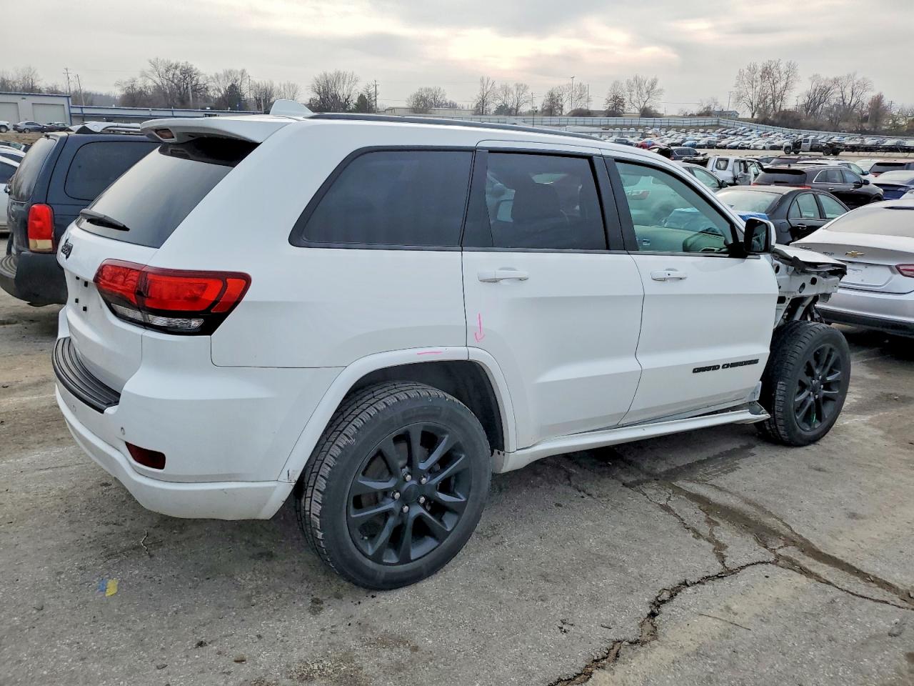 2020 JEEP GRAND CHEROKEE LAREDO photo 3