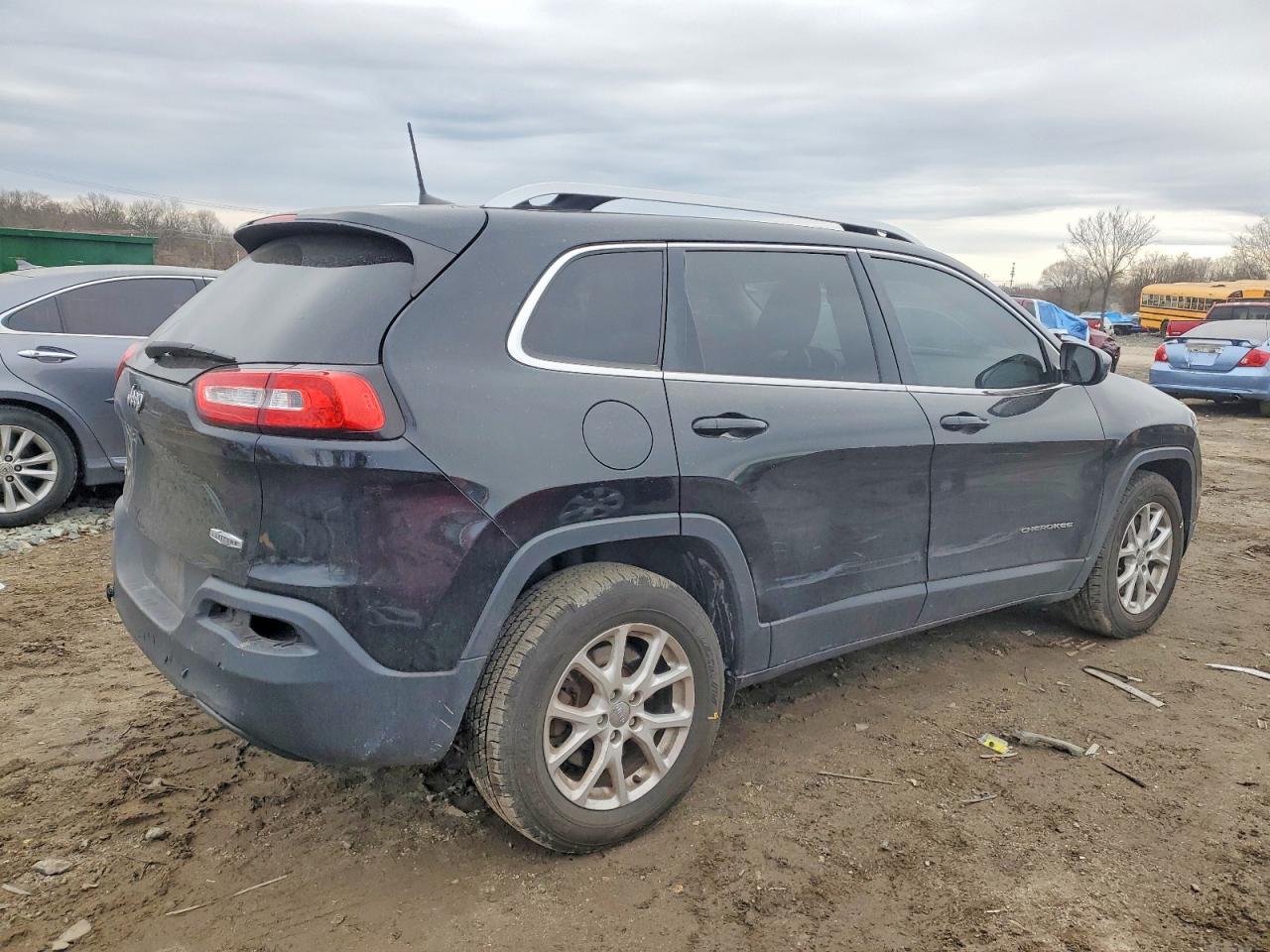 2017 JEEP CHEROKEE LATITUDE photo 3