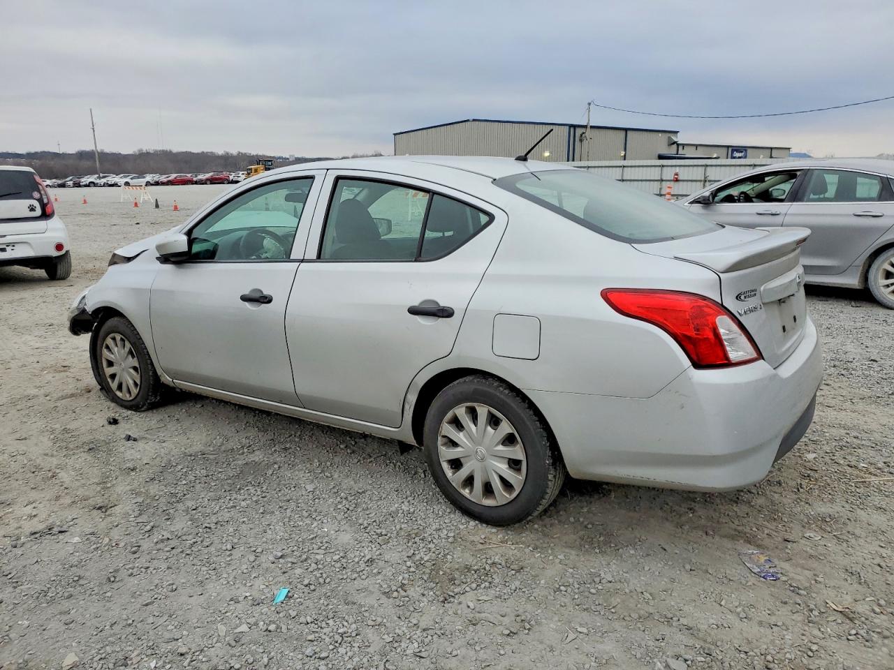 2019 NISSAN VERSA S photo 4