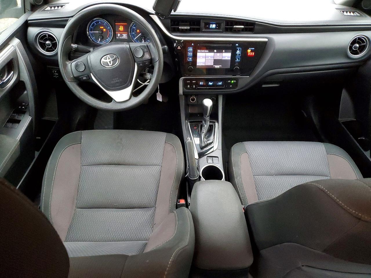2019 TOYOTA COROLLA L photo 8
