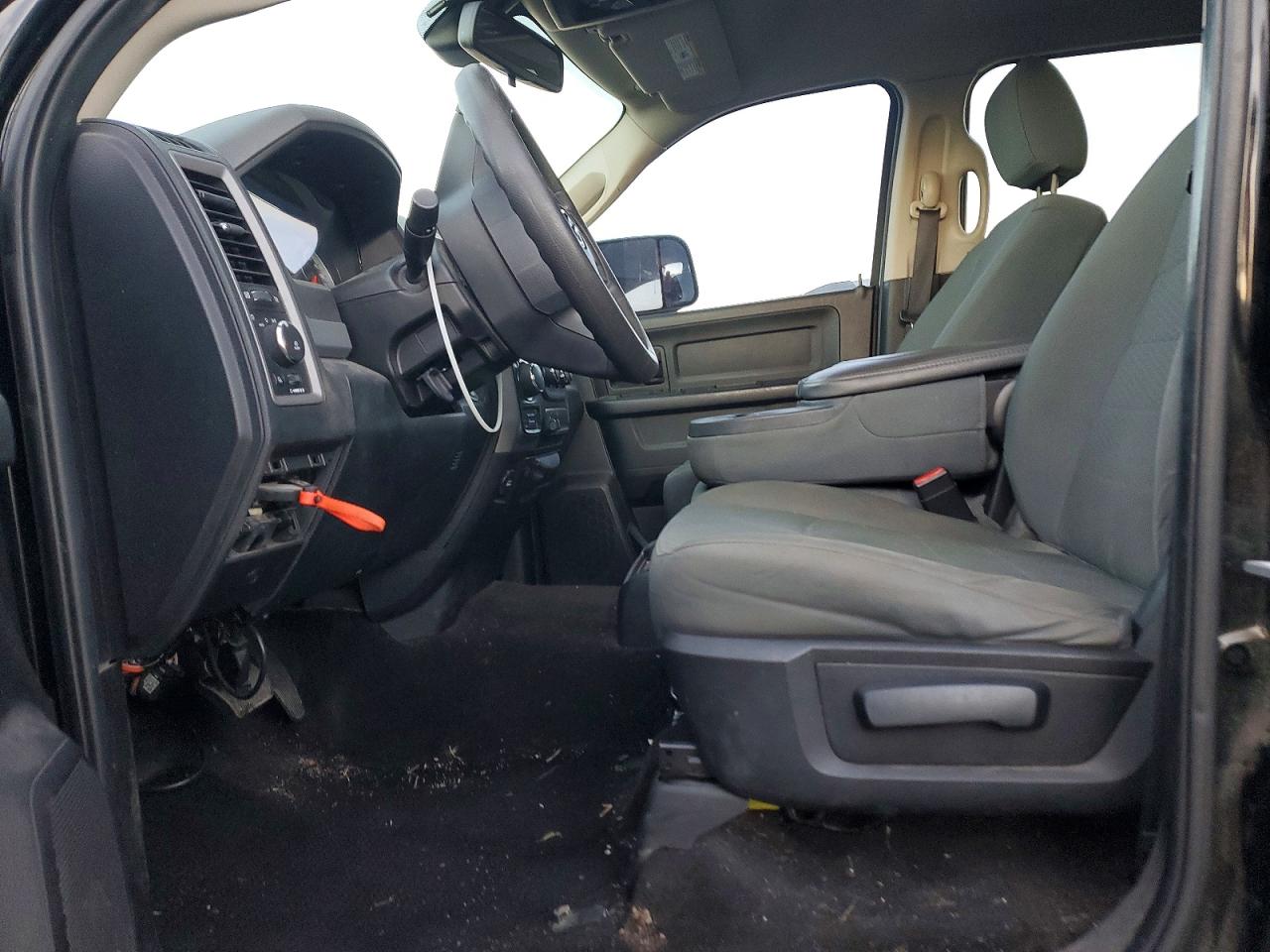 2014 RAM 1500 ST photo 7