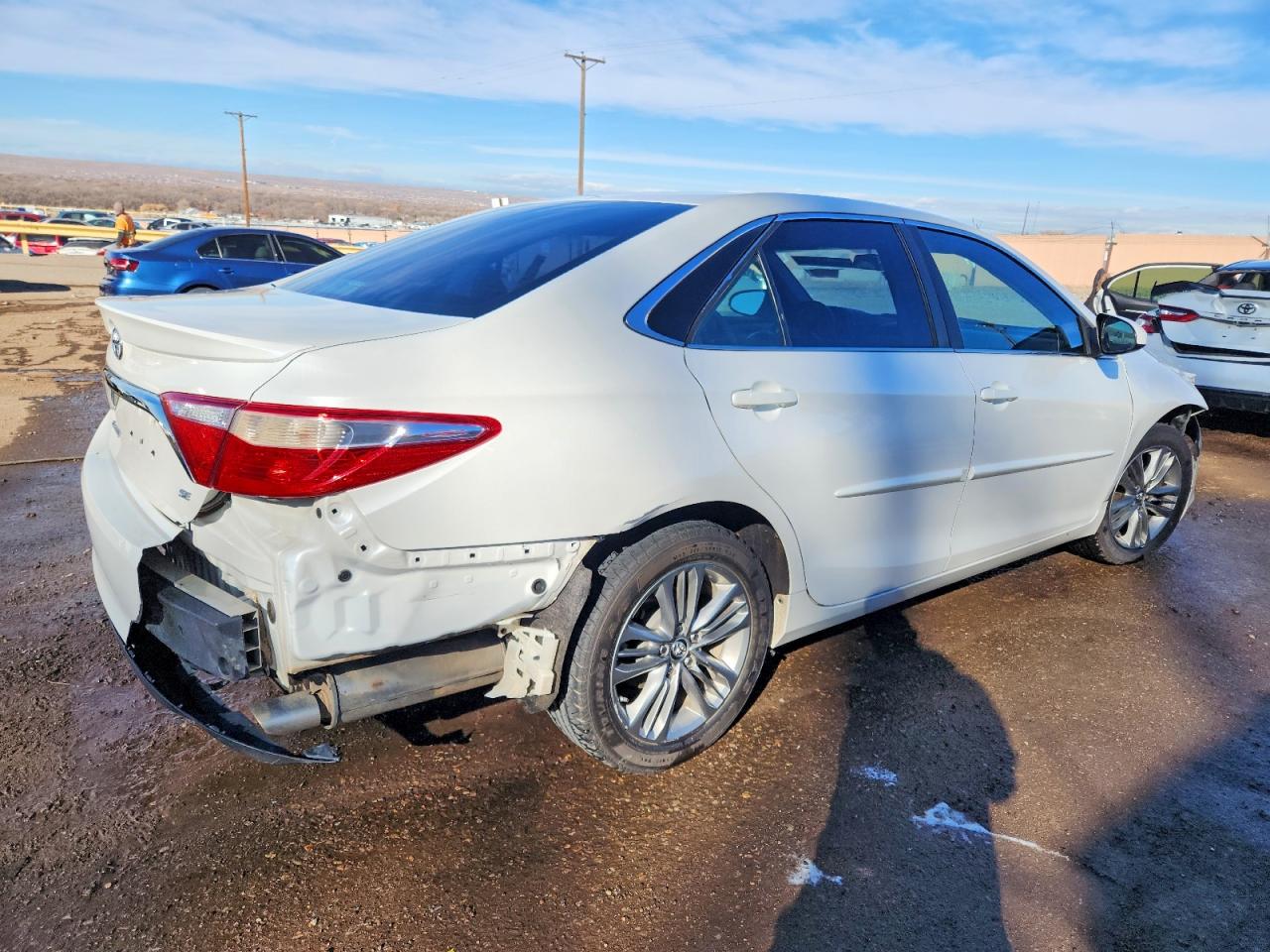 2016 TOYOTA CAMRY LE photo 3