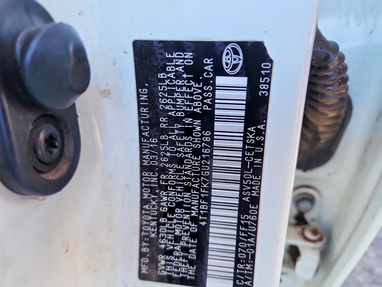 2016 TOYOTA CAMRY LE photo 12