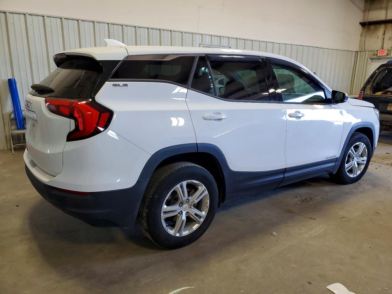 2019 GMC TERRAIN SLE photo 3