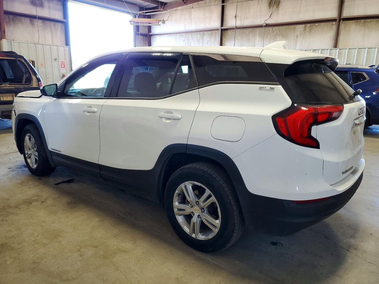 2019 GMC TERRAIN SLE photo 2