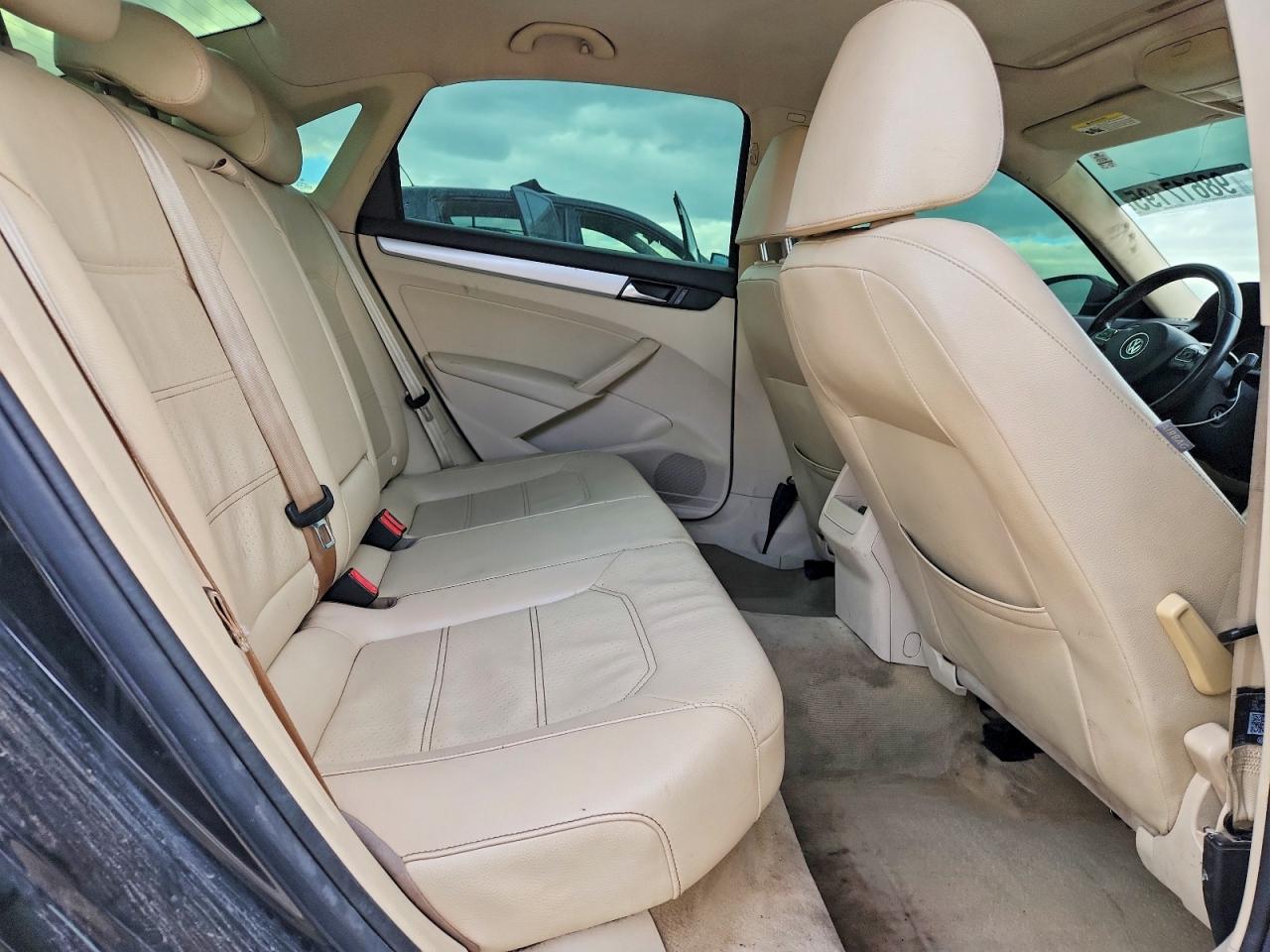 2012 VOLKSWAGEN PASSAT SE photo 10
