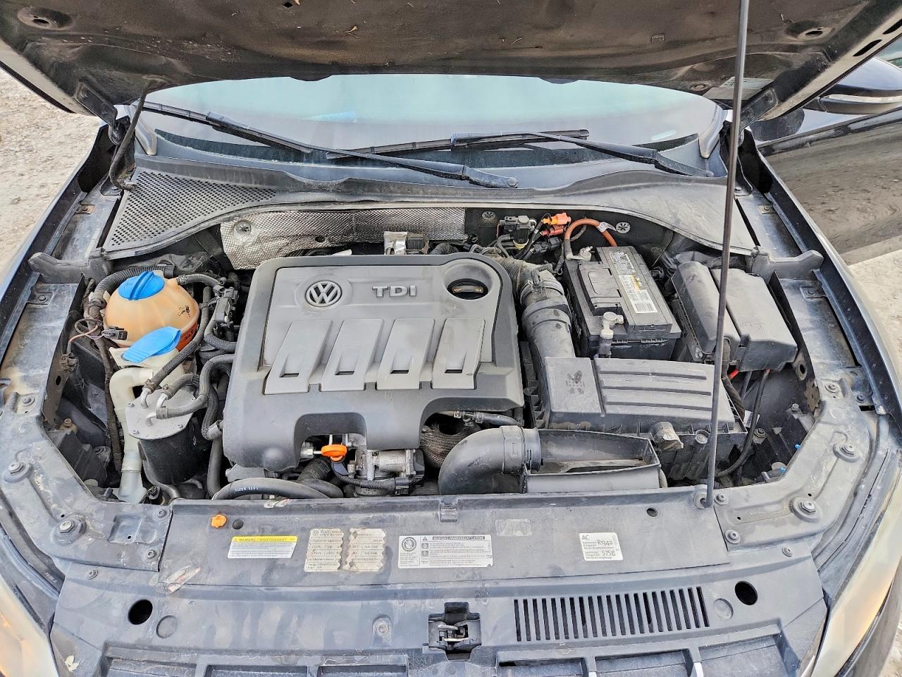 2012 VOLKSWAGEN PASSAT SE photo 11