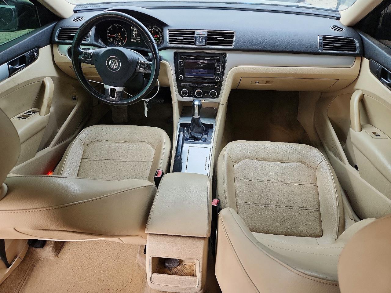 2012 VOLKSWAGEN PASSAT SE photo 8