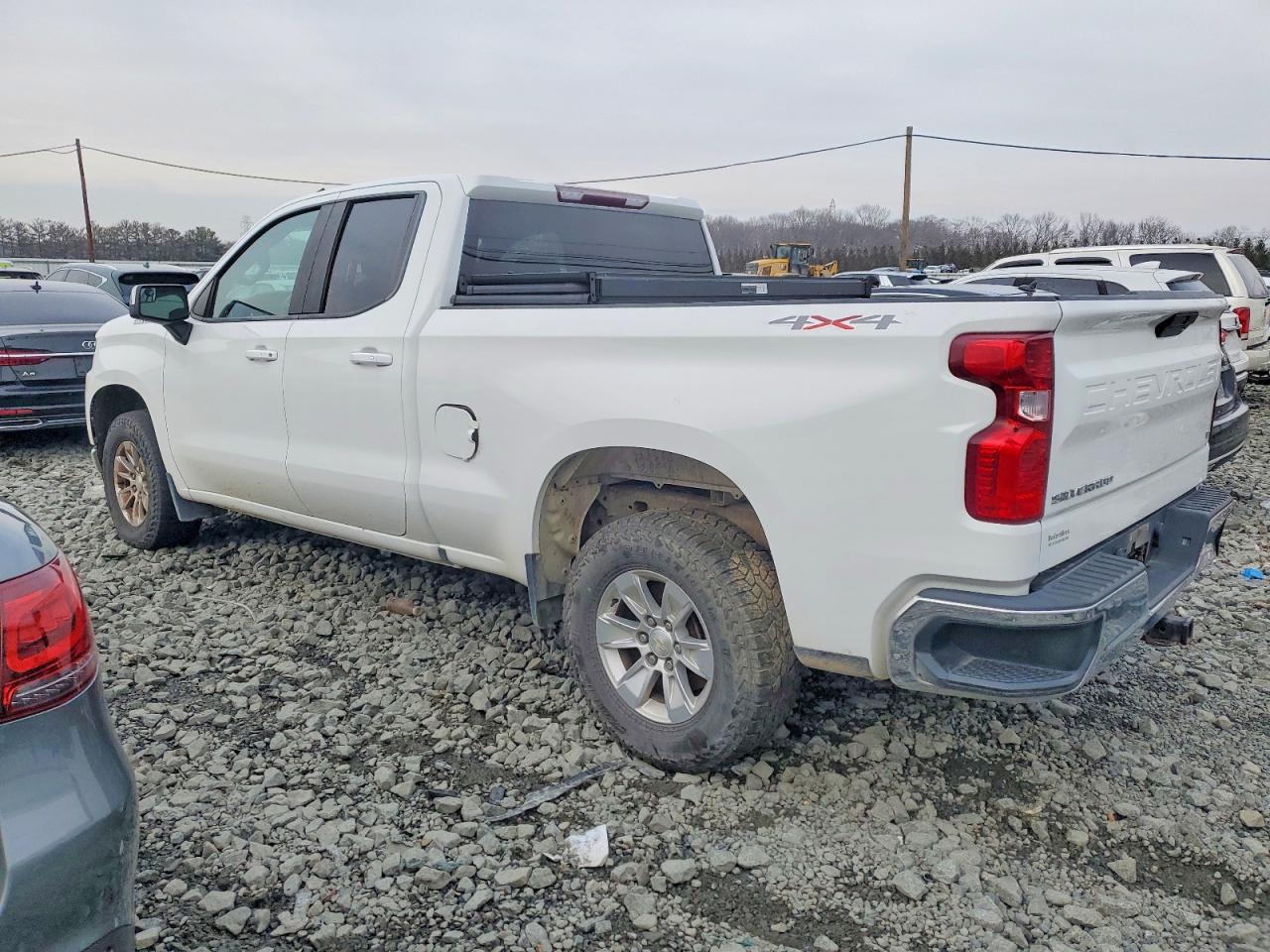 2019 CHEVROLET SILVERADO K1500 LT photo 2