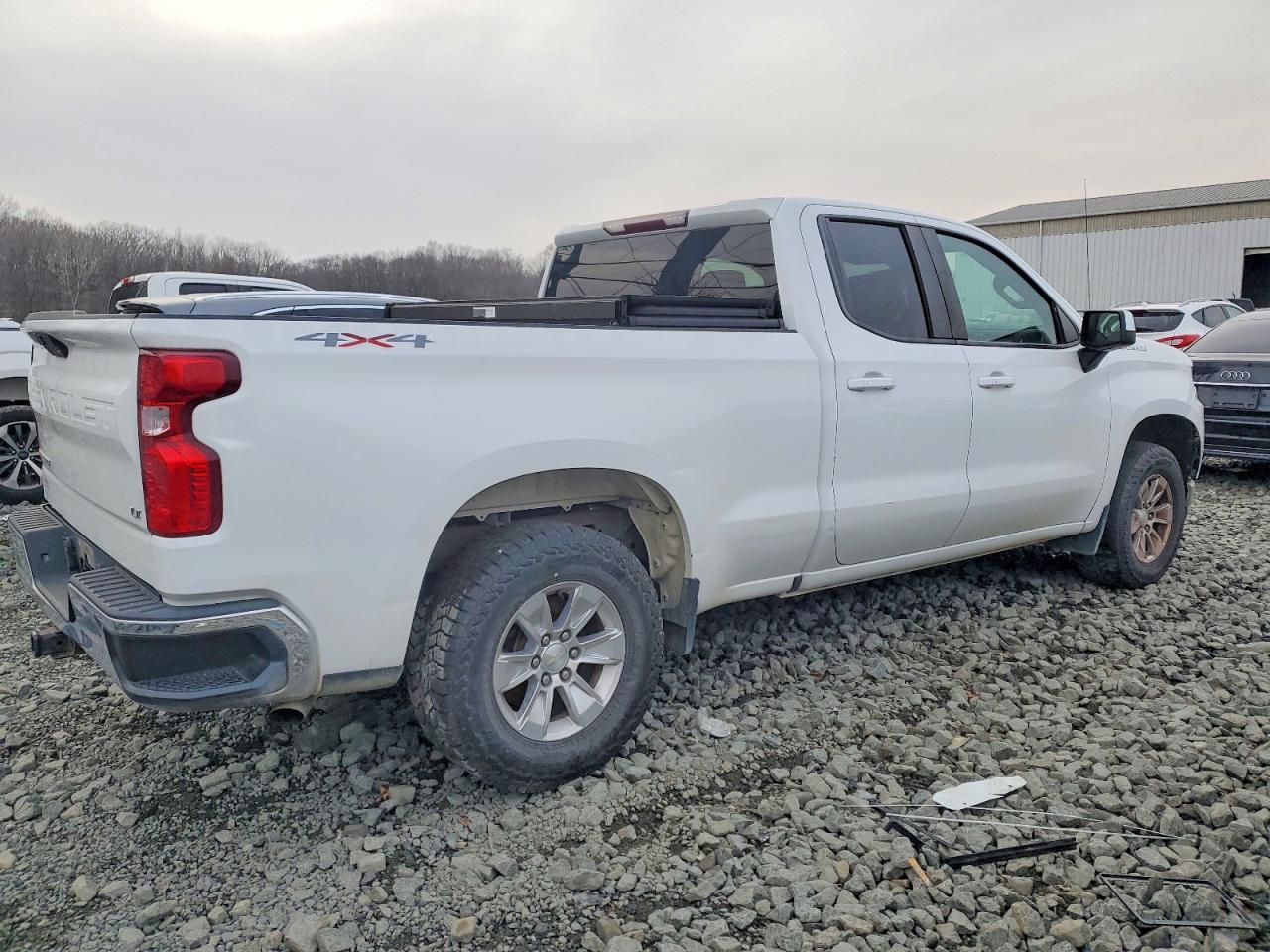 2019 CHEVROLET SILVERADO K1500 LT photo 3