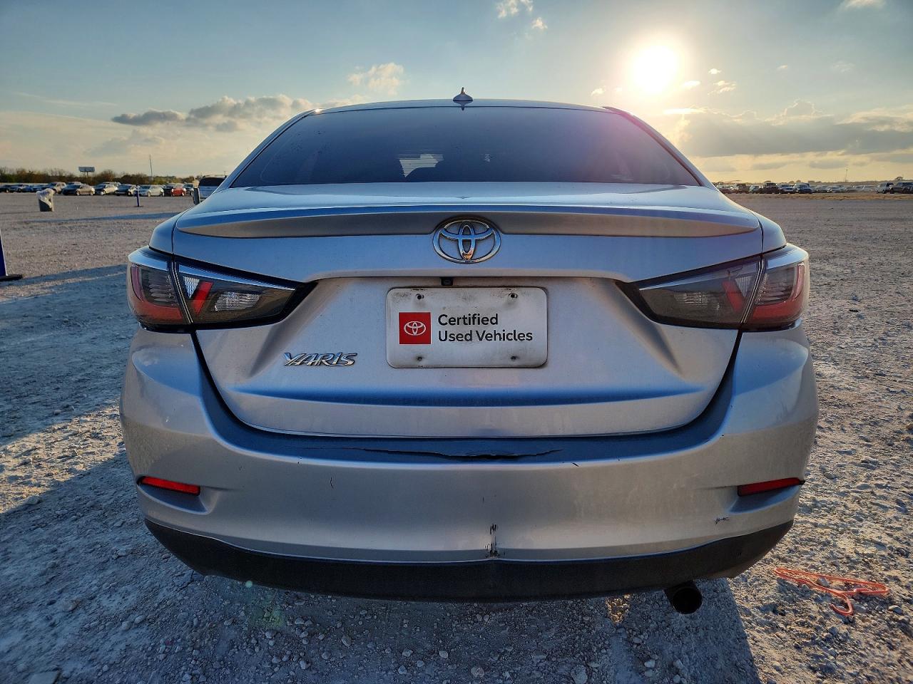 2019 TOYOTA YARIS L photo 6