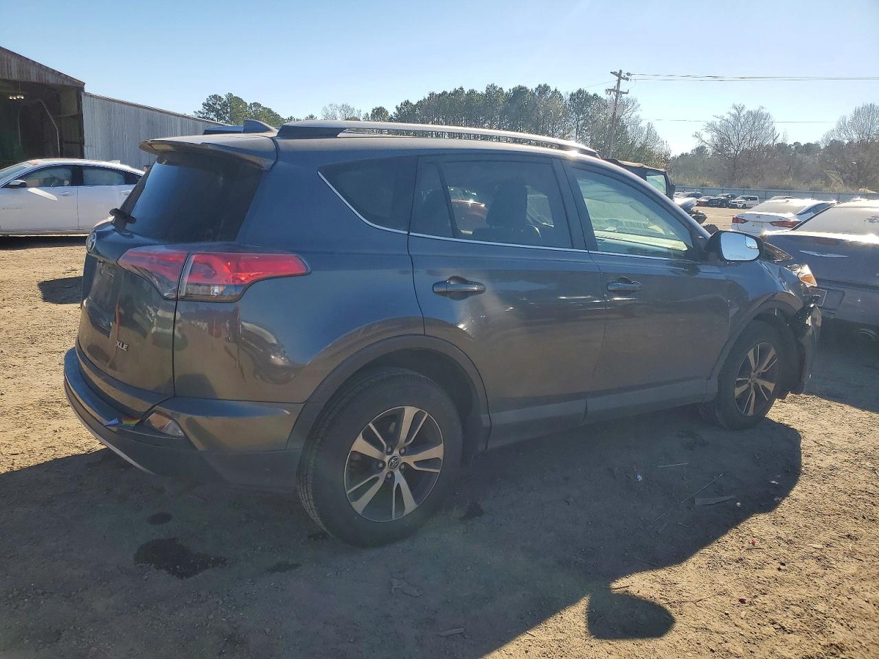 2017 TOYOTA RAV4 XLE photo 3
