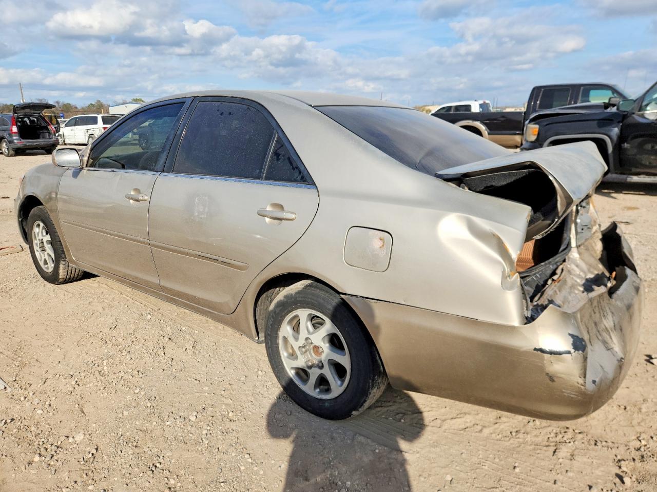2005 TOYOTA CAMRY LE photo 2
