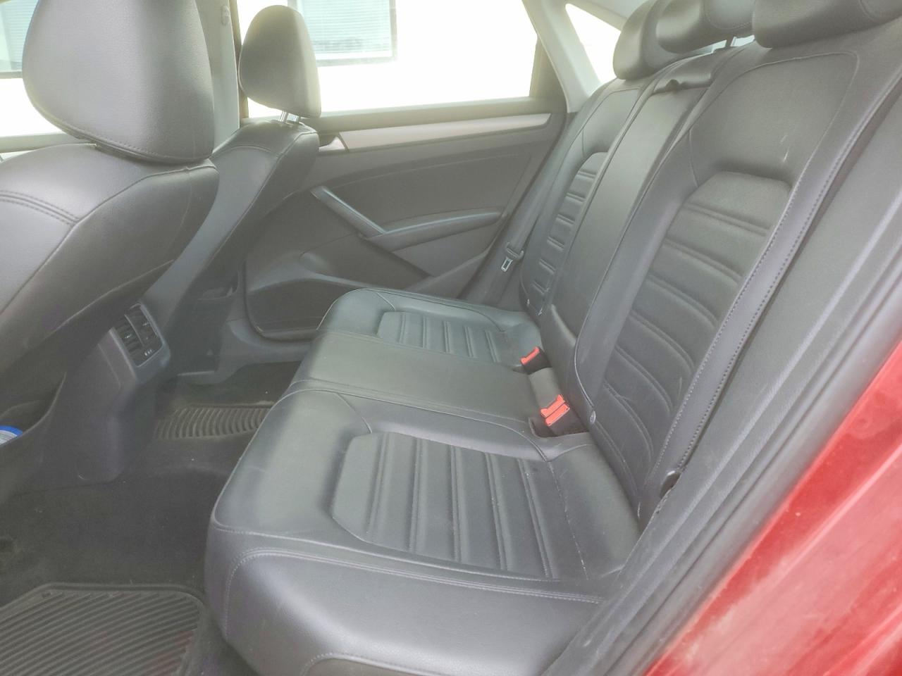 2015 VOLKSWAGEN PASSAT SE photo 10