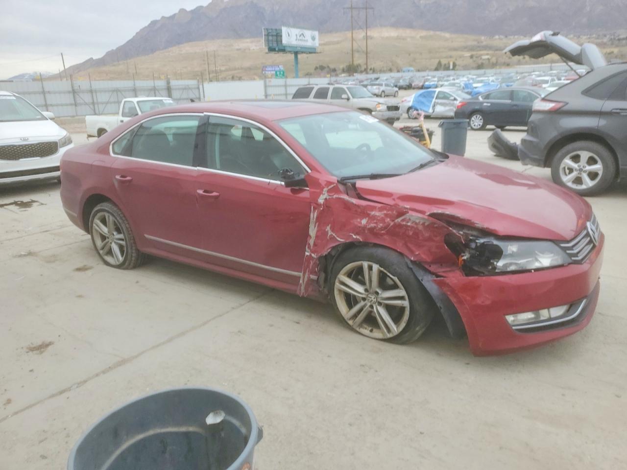 2015 VOLKSWAGEN PASSAT SE photo 4