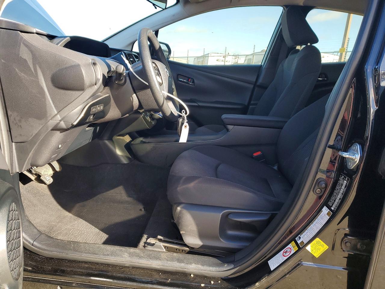 2018 TOYOTA PRIUS photo 7