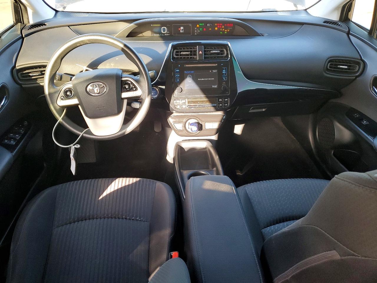 2018 TOYOTA PRIUS photo 8