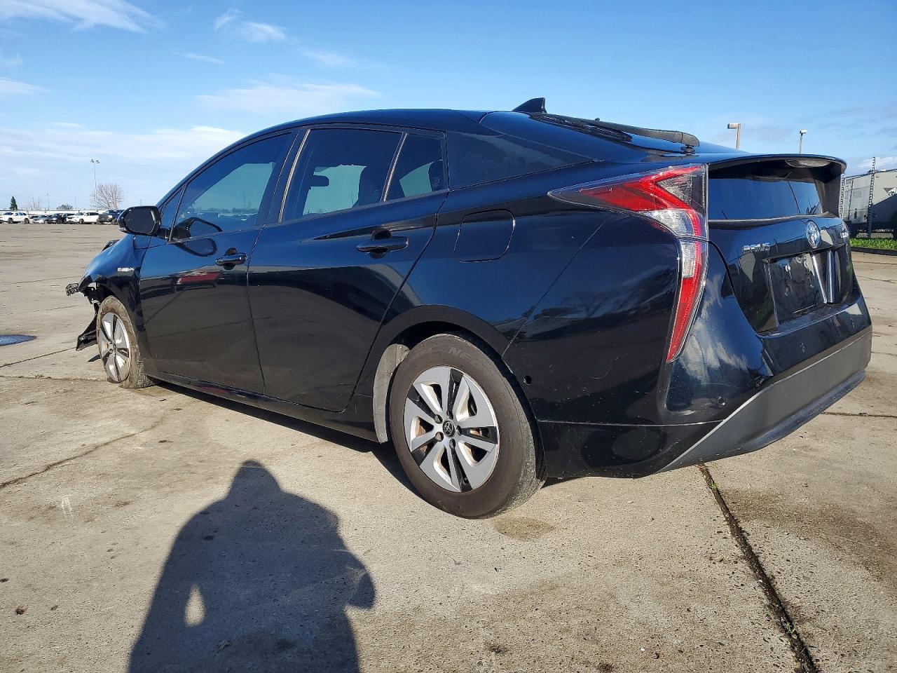 2018 TOYOTA PRIUS photo 2