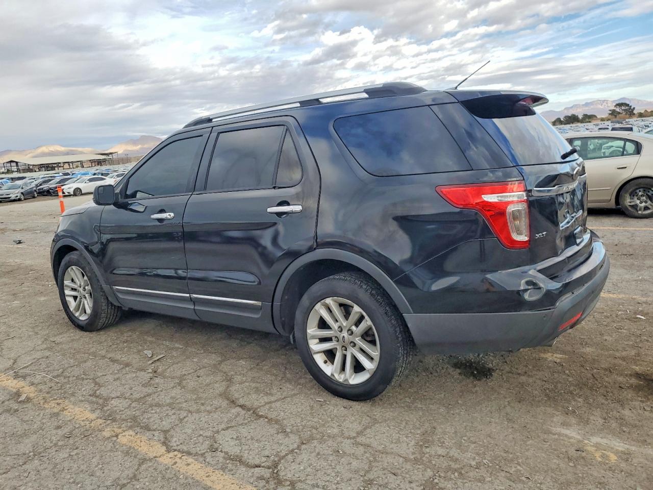 2014 FORD EXPLORER XLT photo 2