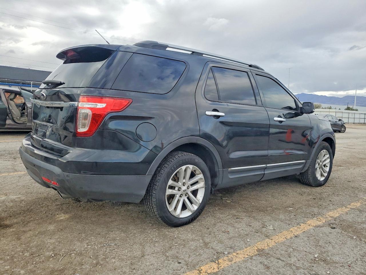 2014 FORD EXPLORER XLT photo 3