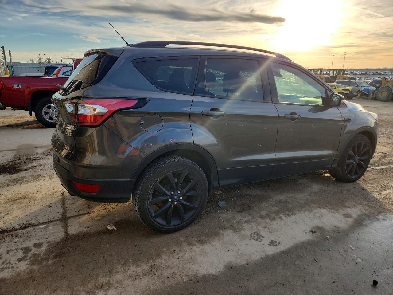 2017 FORD ESCAPE photo 3