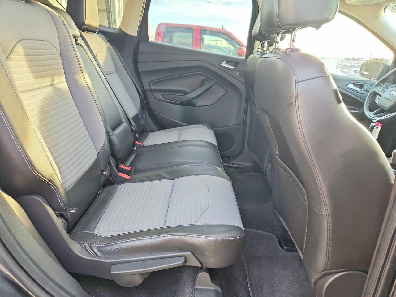 2017 FORD ESCAPE photo 11