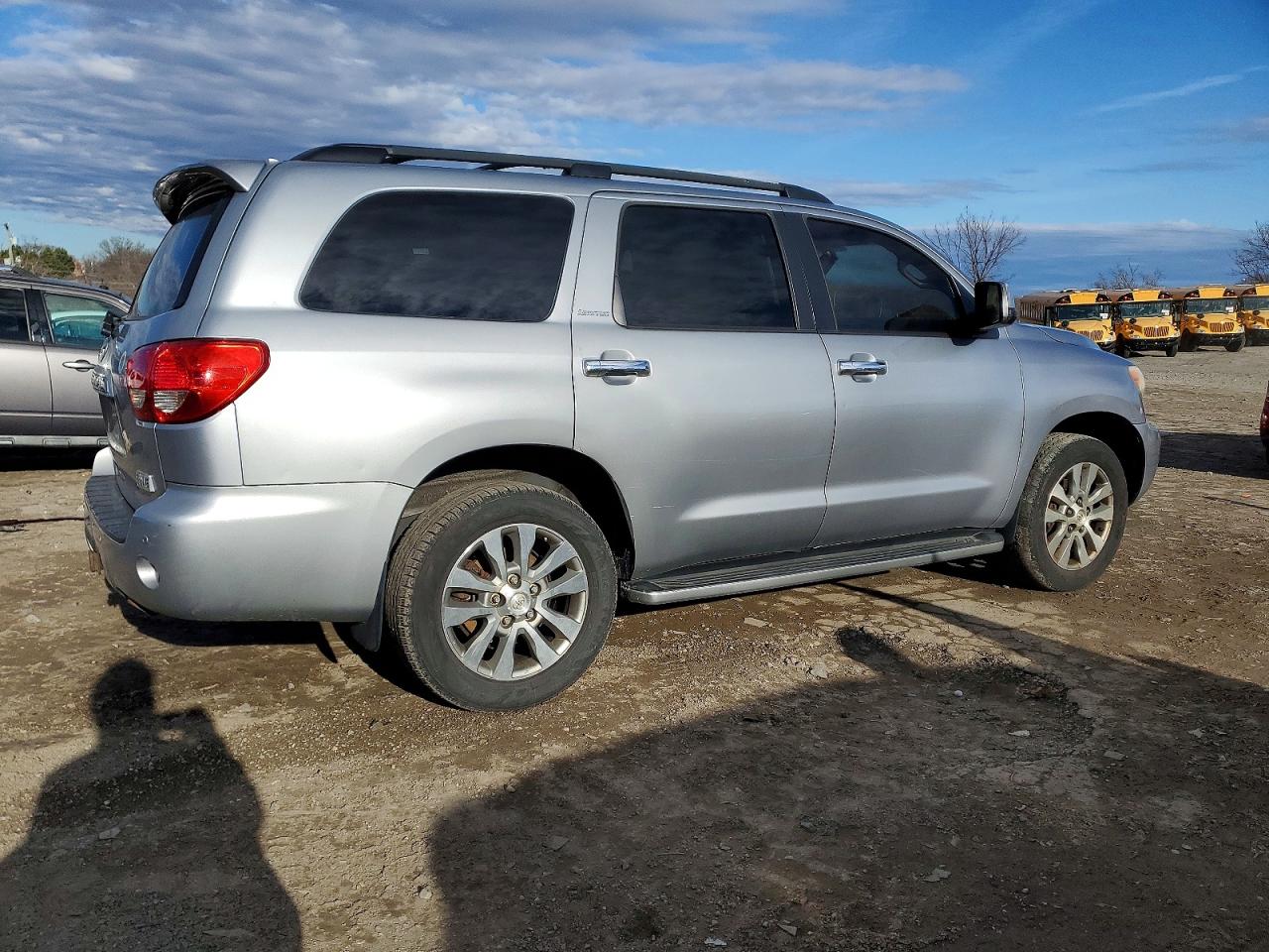 2011 TOYOTA SEQUOIA LIMITED photo 3