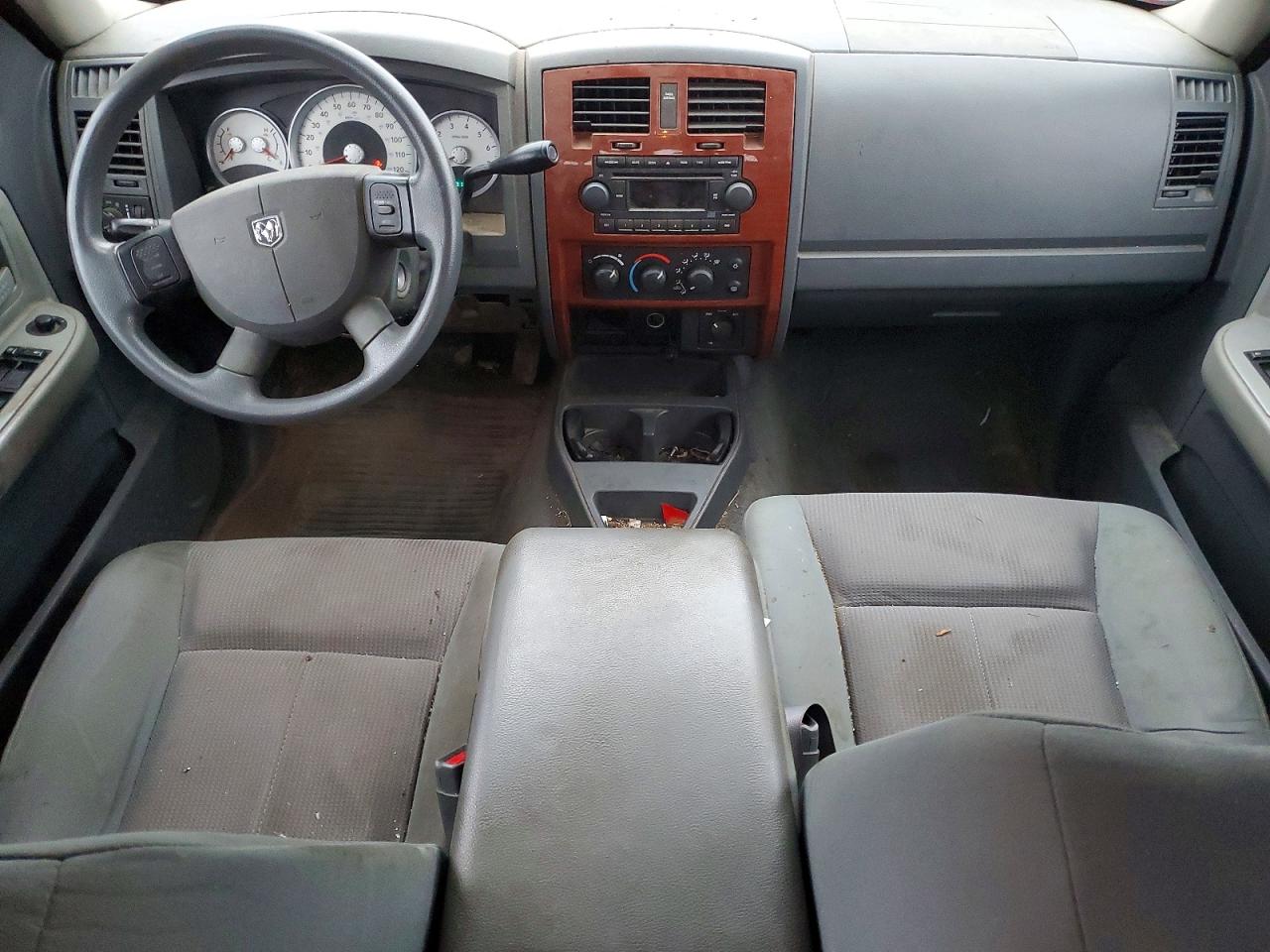 2005 DODGE DAKOTA QUAD SLT photo 8