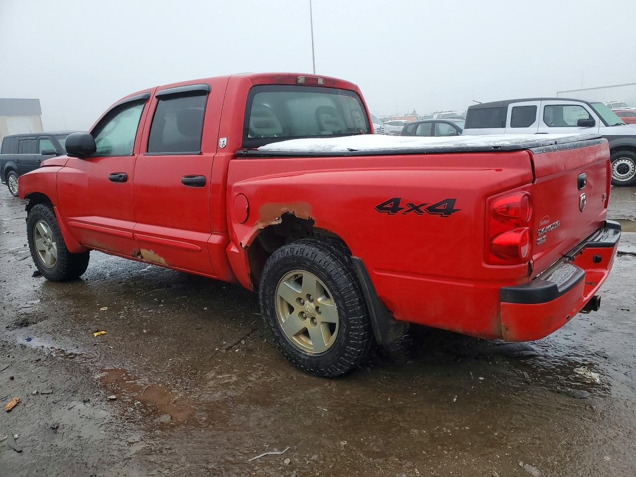2005 DODGE DAKOTA QUAD SLT photo 2