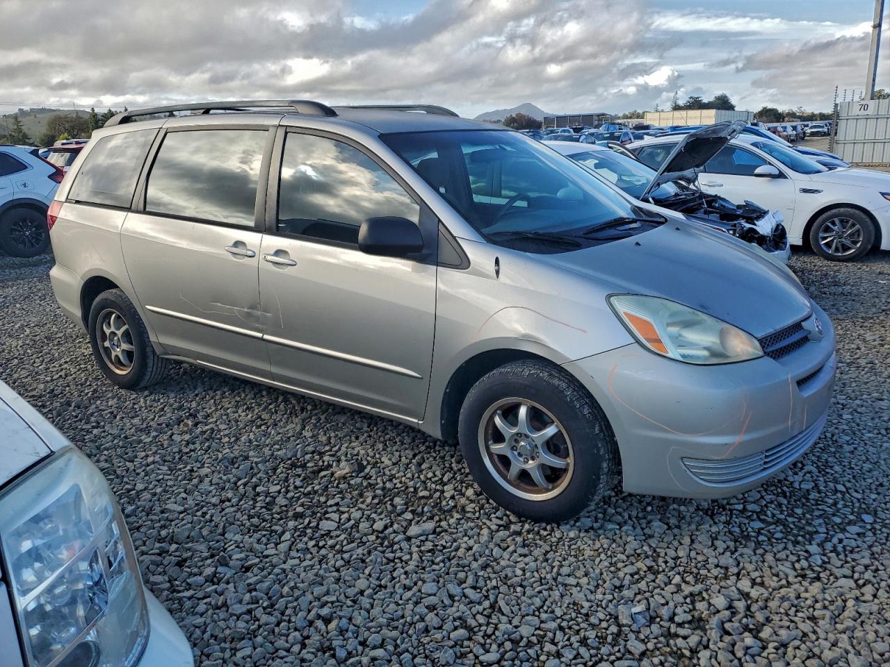 2004 TOYOTA SIENNA CE photo 4