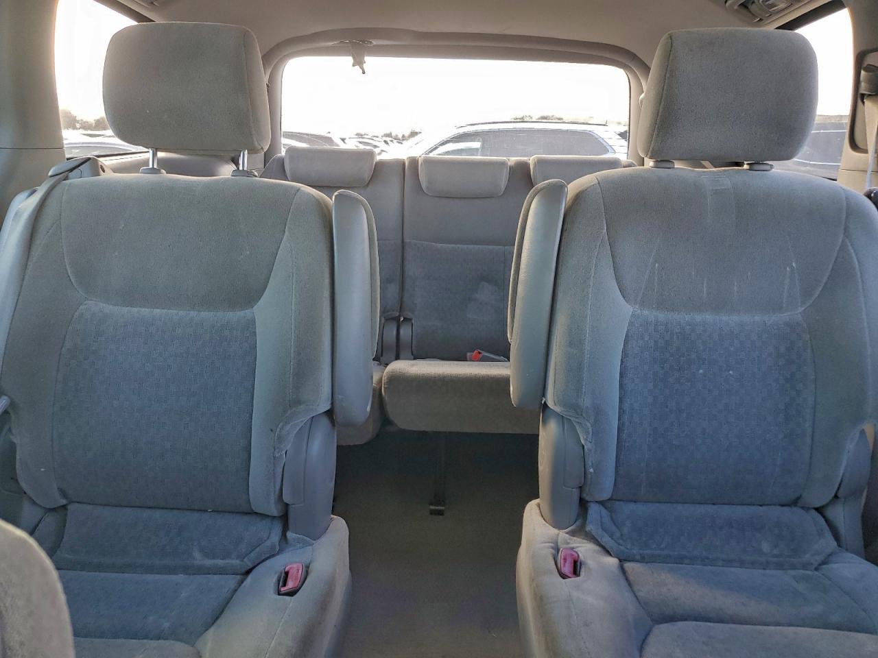 2004 TOYOTA SIENNA CE photo 10