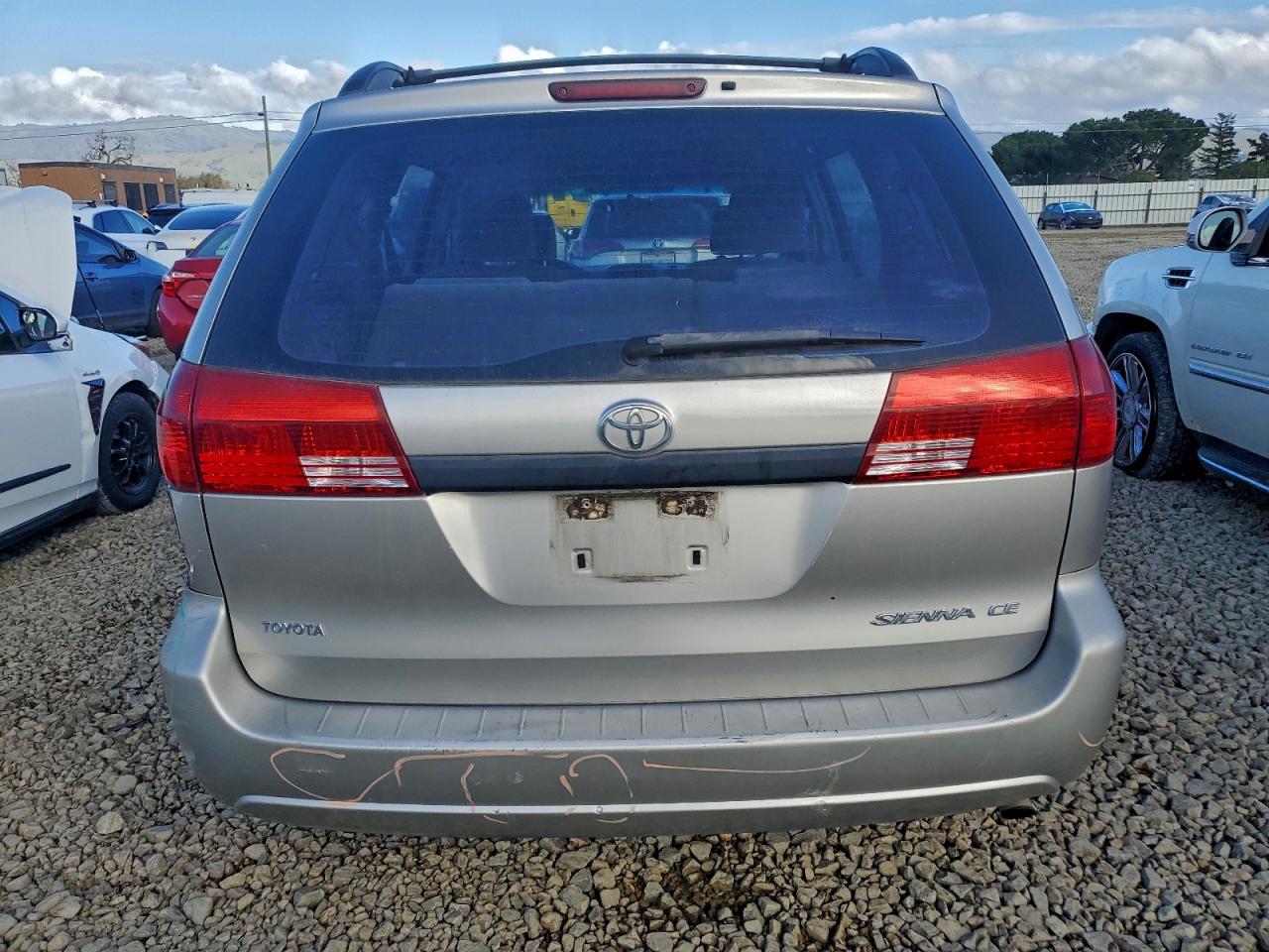 2004 TOYOTA SIENNA CE photo 6