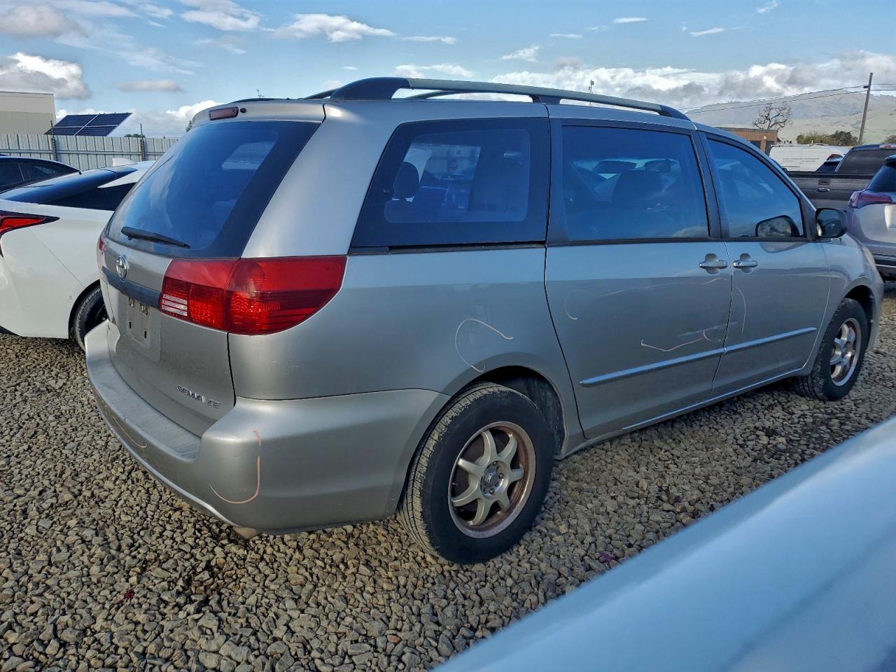 2004 TOYOTA SIENNA CE photo 3