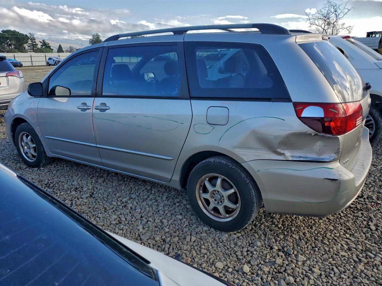 2004 TOYOTA SIENNA CE photo 2