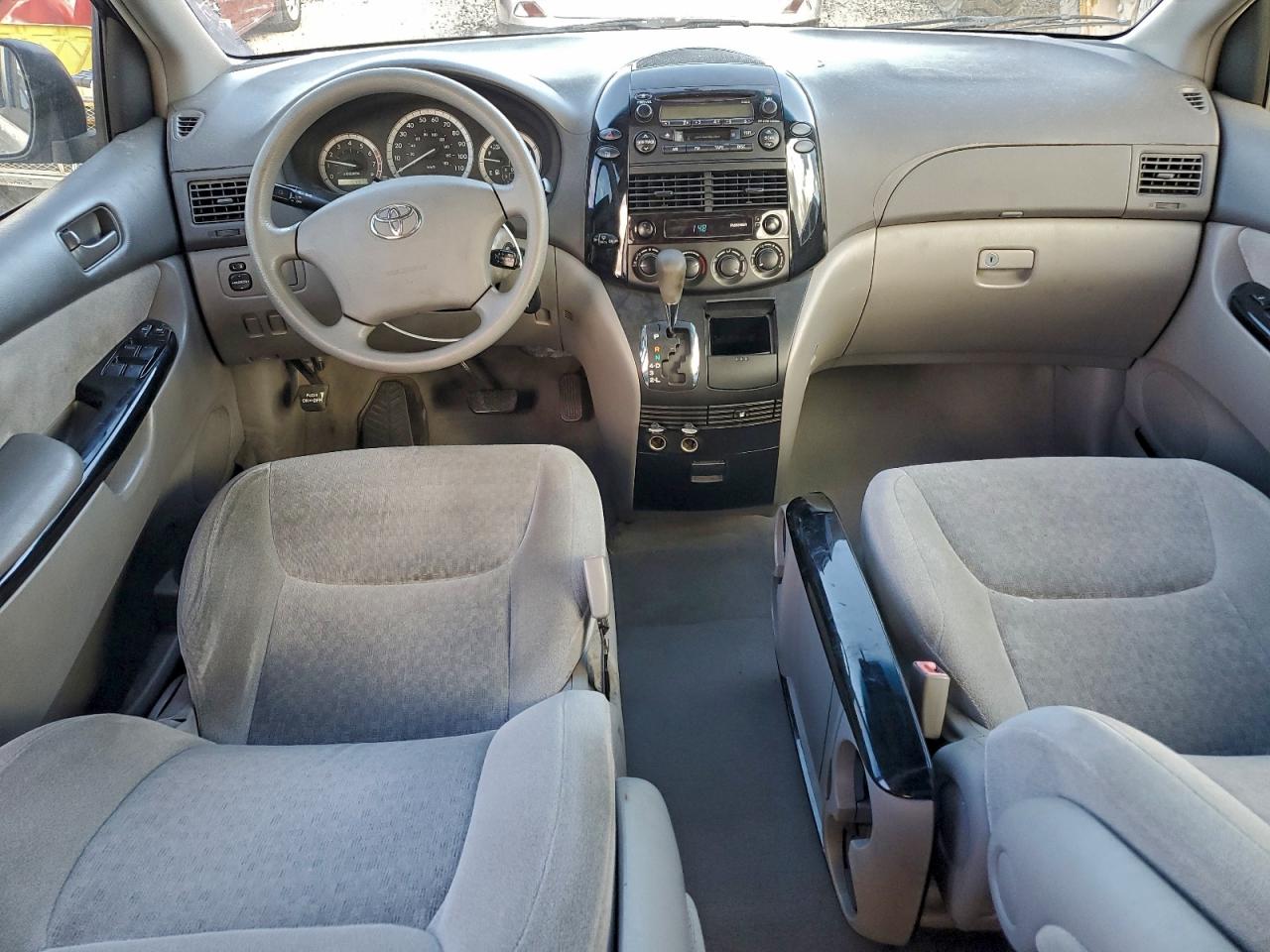2004 TOYOTA SIENNA CE photo 8