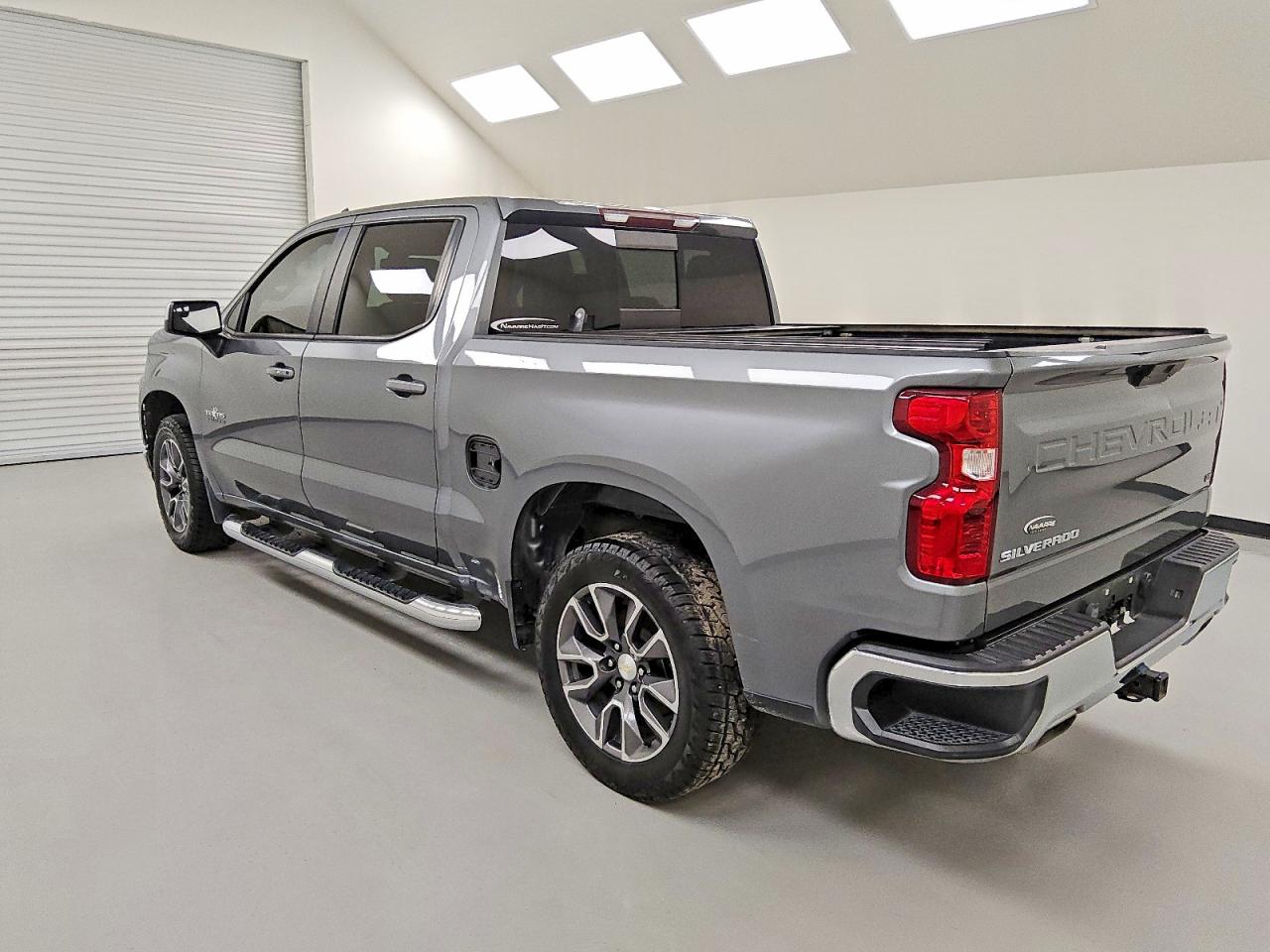 2021 CHEVROLET SILVERADO K1500 LT photo 2