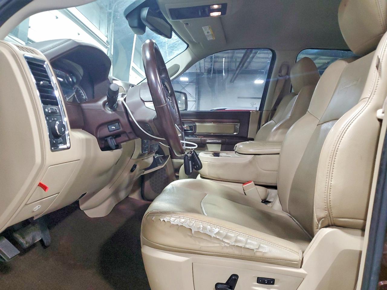 2014 RAM 1500 LARAMIE photo 19