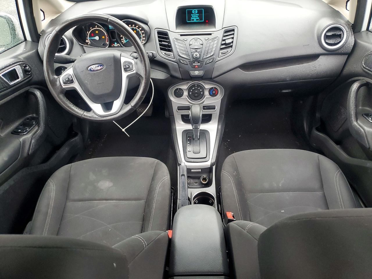 2016 FORD FIESTA SE photo 8