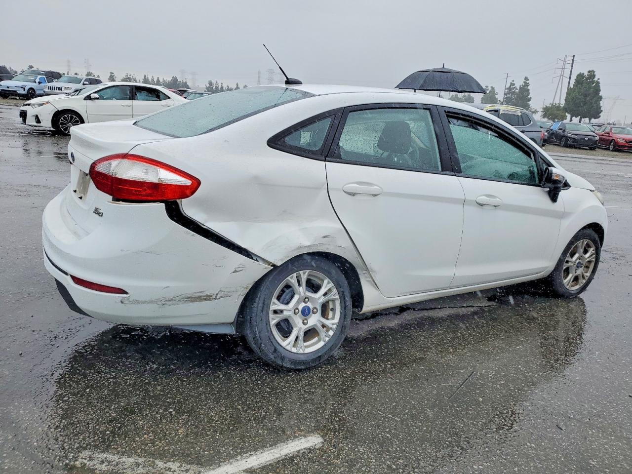 2016 FORD FIESTA SE photo 3