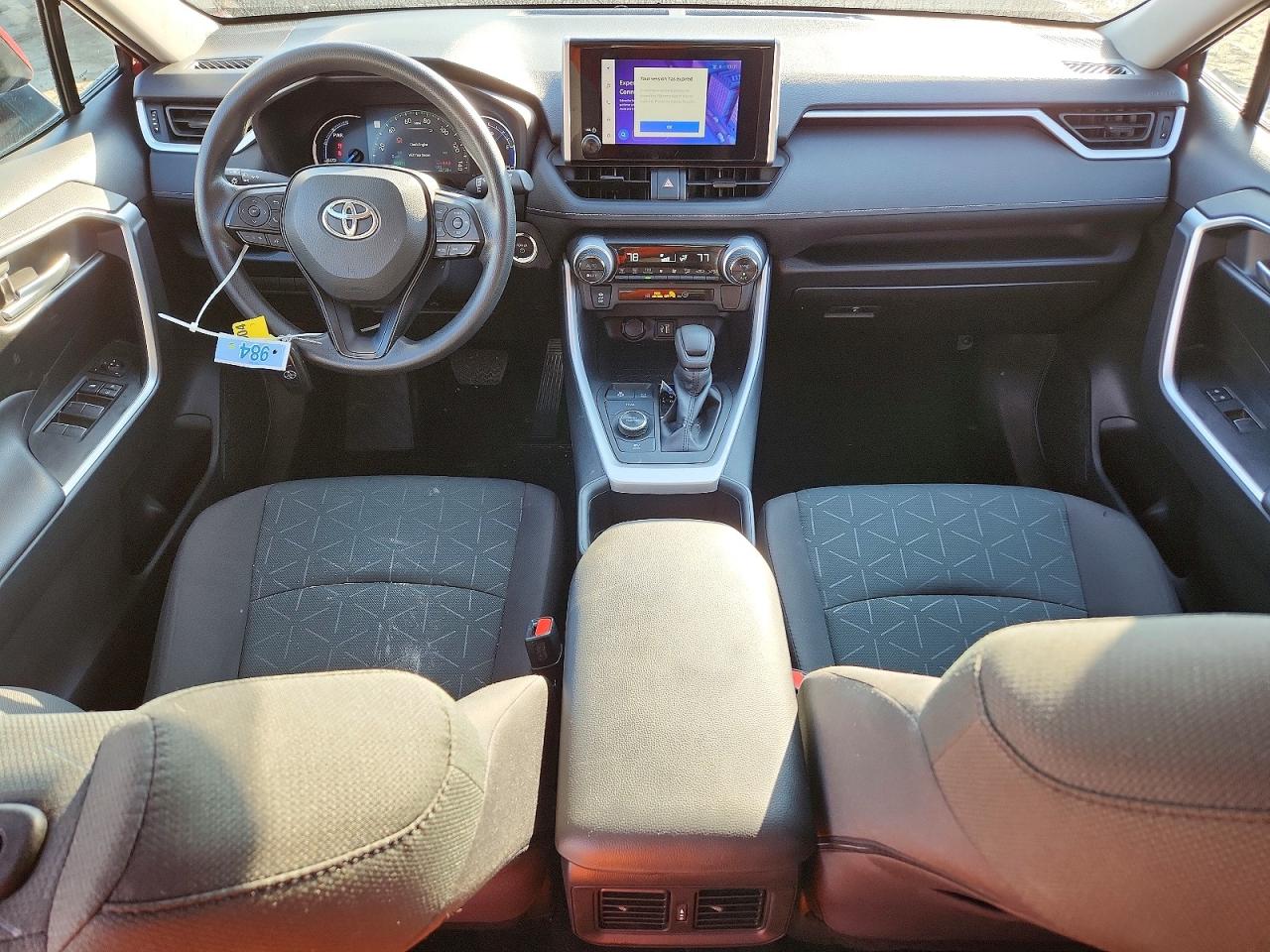 2024 TOYOTA RAV4 XLE photo 8